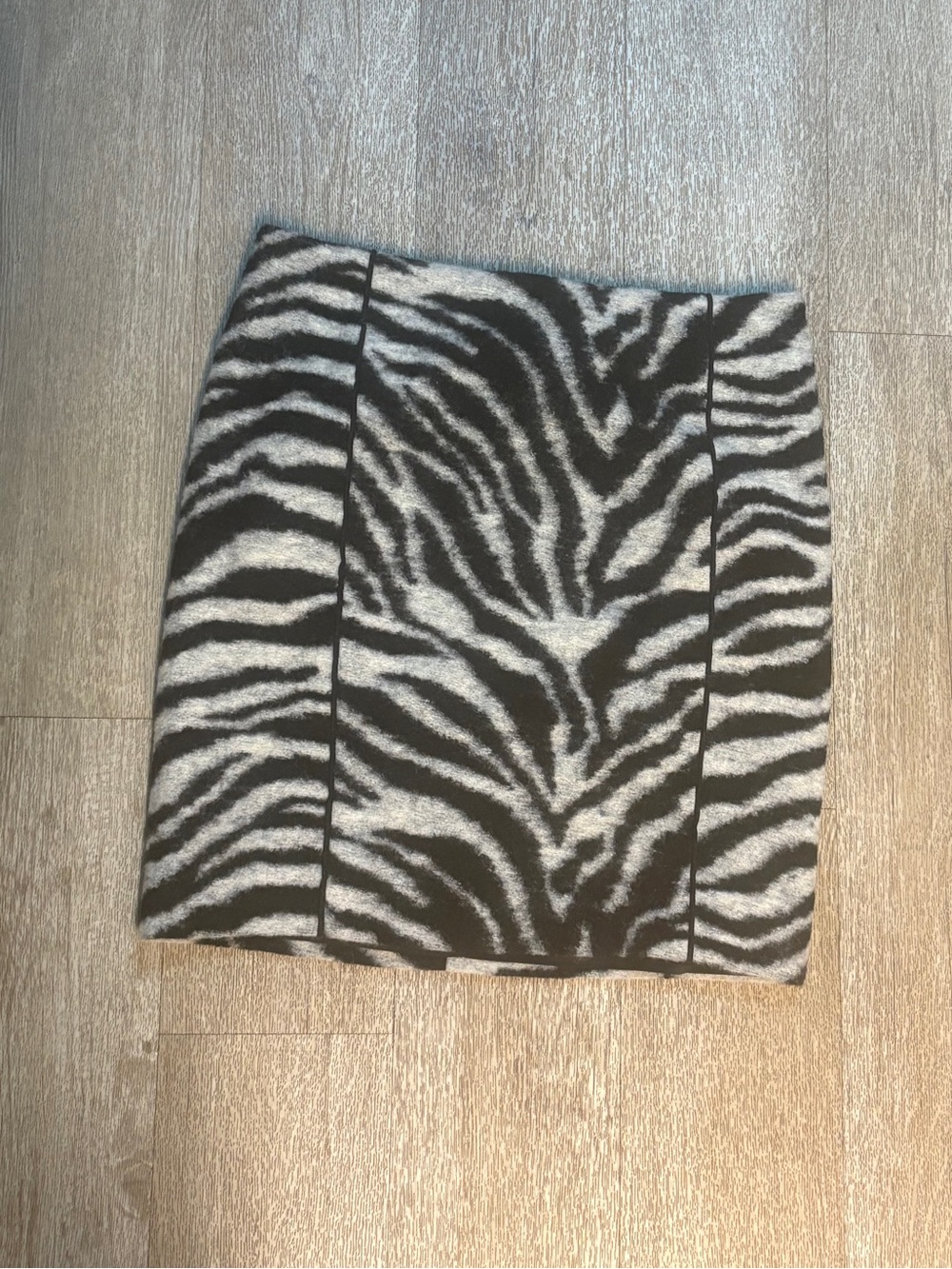 ANN TAYLOR ZEBRA PRINT WOOL SKIRT SIZE 8